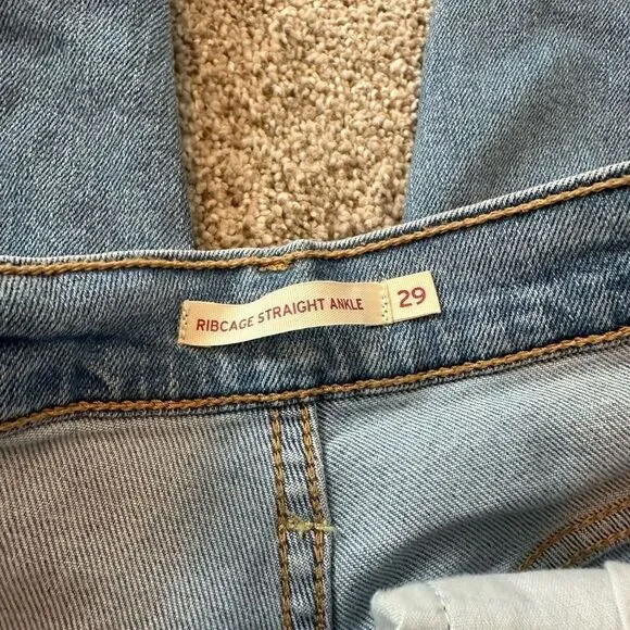 Levi’s Rib cage Straight Ankle Button Fly Light Wash Denim Jeans Size 29 Waist - Picture 5 of 9